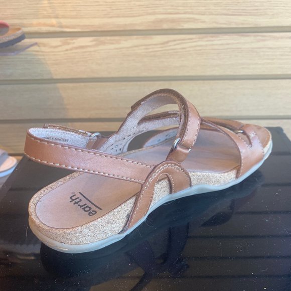 SANDALS! - Picture 4 of 5